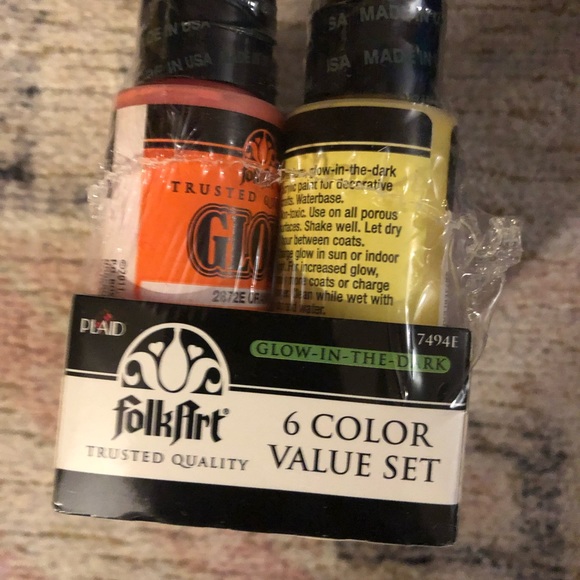 FolkArt Glow in The Dark Paint Set, 2 Fl Oz (3pk ) - Picture 5 of 8